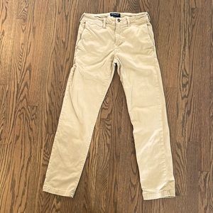 American Eagle AE Flex. 28x32 Slim Straight Khaki.